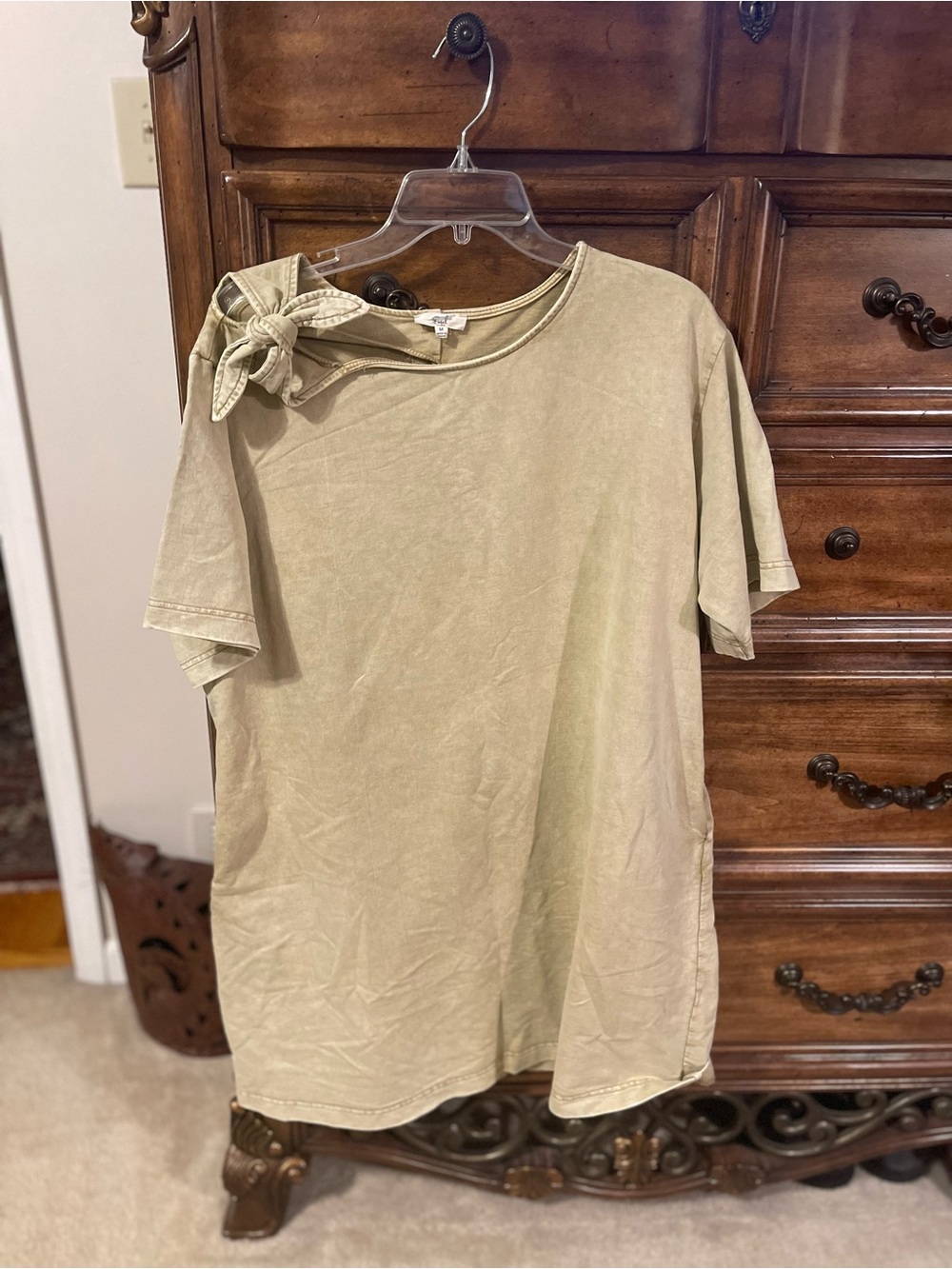 easel Olive Green One-Shoulder Bow Top